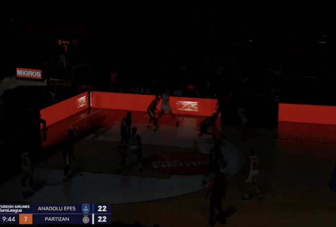 Έσβησαν εν ώρα αγώνα τα φώτα στο Εφές-Παρτίζαν! (vid)